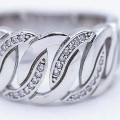 Bague large en or blanc avec diamants