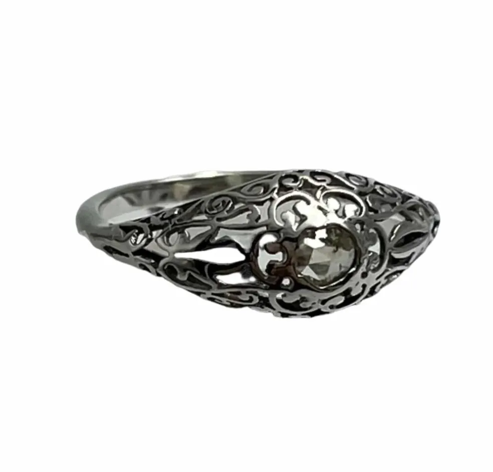 Bague Liberty à texture perforée en or blanc