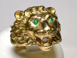 Bague lion or jaune émeraudes