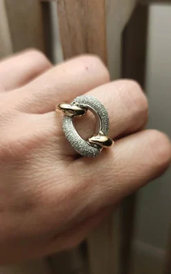 Bague maillon libre or rose, or blanc, pavée diamants