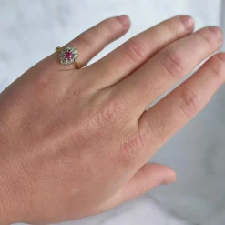 Bague Marguerite Ancienne Or 18 Carats, Diamants et Rubis - Circa 1900