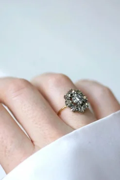 Bague Marguerite ancienne diamant rose couronnée
