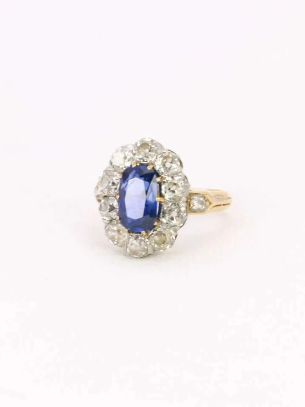 Bague marguerite ancienne or rose saphir coussin diamants