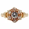 Bague marguerite antique or rose ornée d'un diamant entouré de diamant et épaulé de petits cœurs