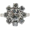 Bague marguerite art déco en or blanc ornée d'un diamant