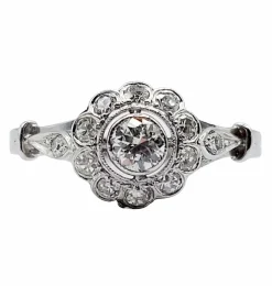 Bague marguerite art deco or blanc 18k et platine ornée de 0,54 carats de diamant