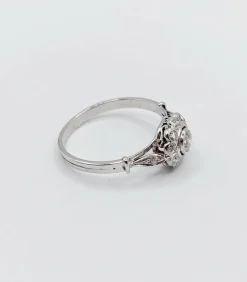 Bague marguerite art deco or blanc 18k et platine ornée de 0,54 carats de diamant