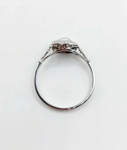 Bague marguerite art deco or blanc 18k et platine ornée de 0,54 carats de diamant