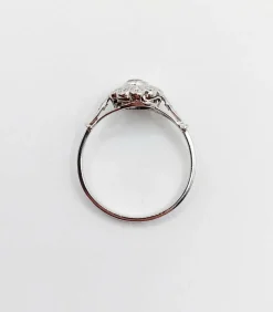 Bague marguerite art deco or blanc 18k et platine ornée de 0,54 carats de diamant