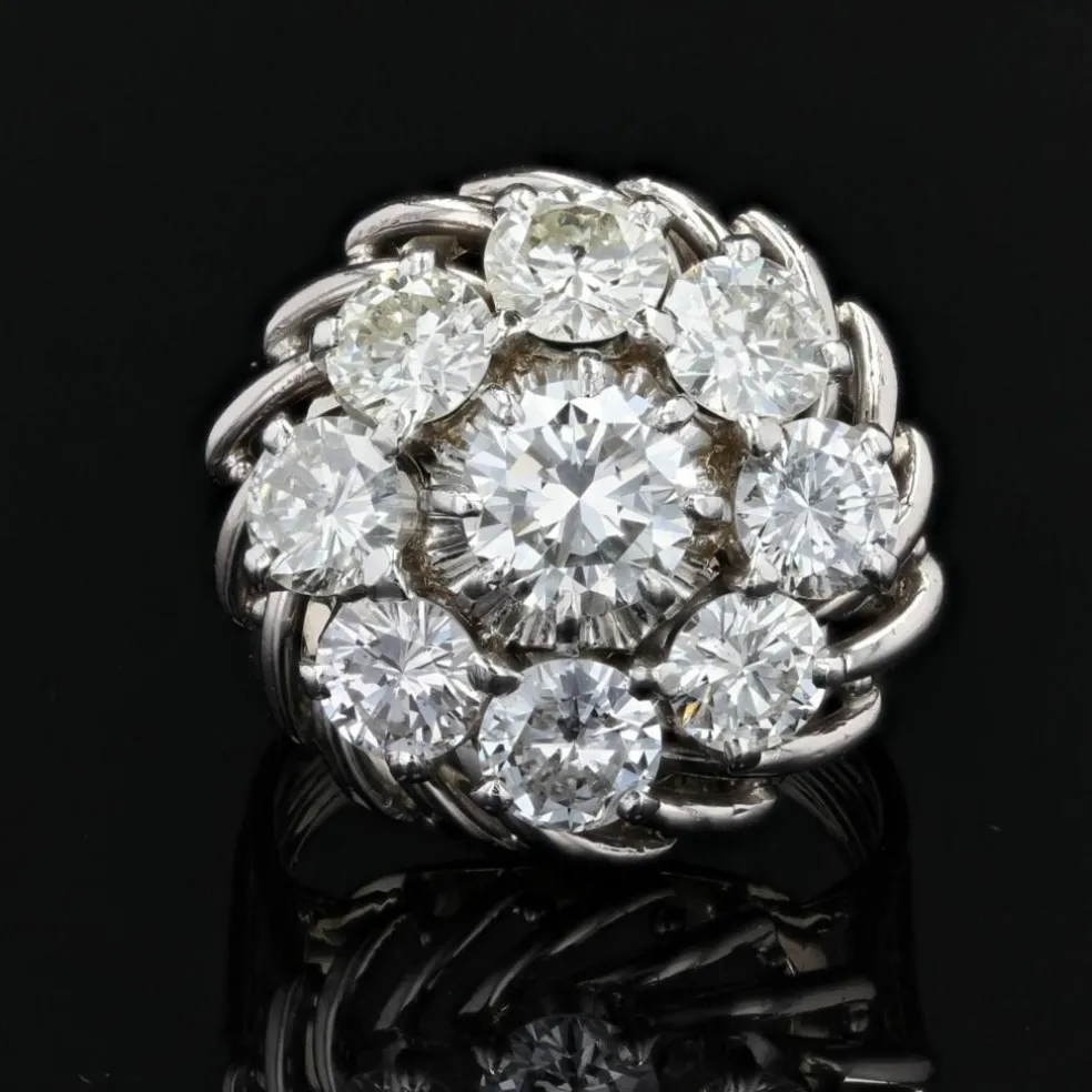 Bague marguerite de diamants sur fils d'or