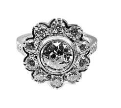 Bague marguerite en or blanc 18 carats : diamant central 1,21 carat