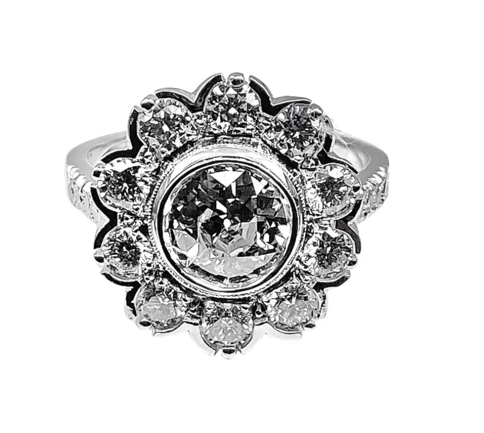 Bague marguerite en or blanc 18 carats : diamant central 1,21 carat