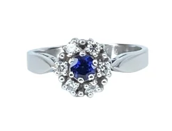 Bague marguerite en or blanc 18 carats, saphir et diamants