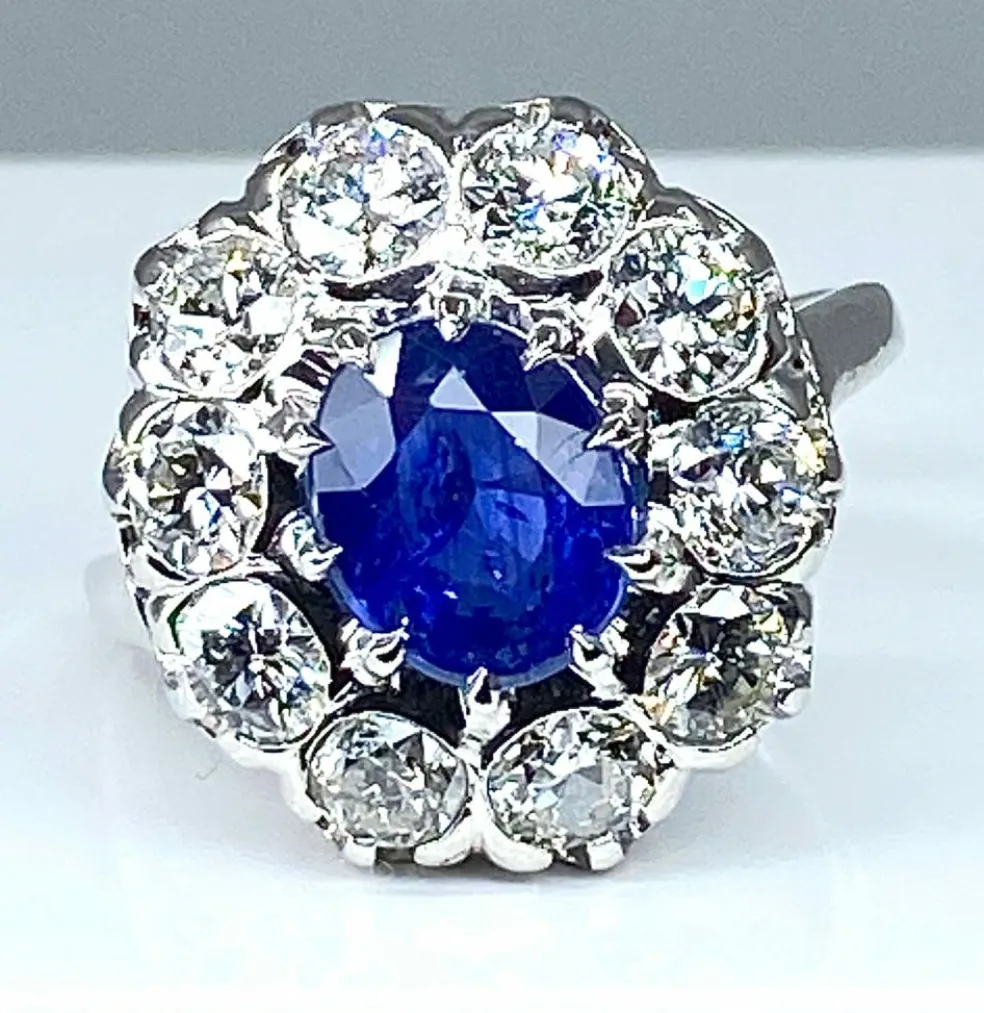 Bague marguerite en or blanc et platine en saphir et diamants