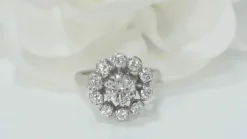 Bague marguerite en or blanc et diamants