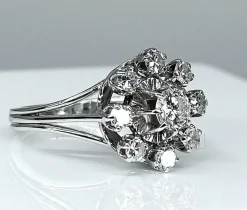 Bague marguerite en or blanc et diamants