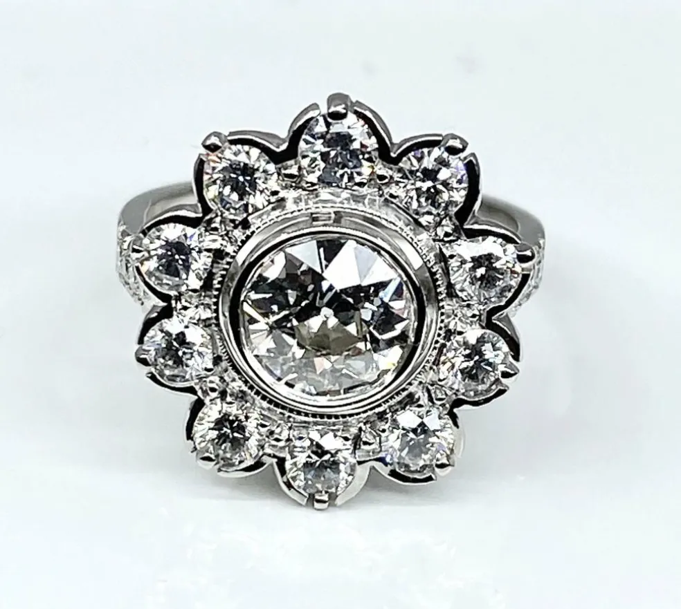 Bague marguerite en or blanc et diamant