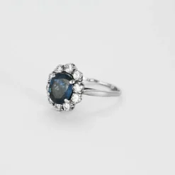 Bague Marguerite en or blanc, saphir et diamants