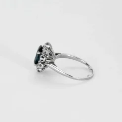 Bague Marguerite en or blanc, saphir et diamants
