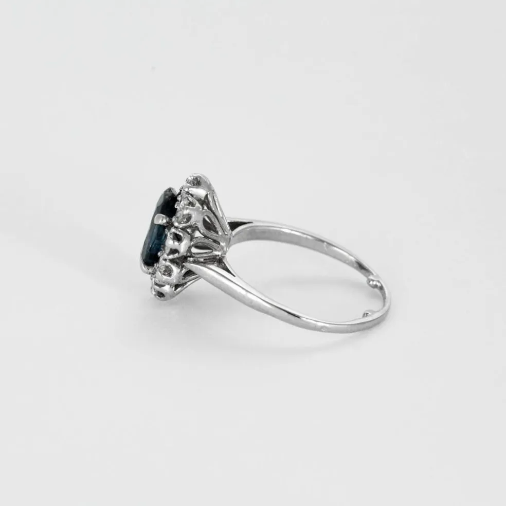 Bague Marguerite en or blanc, saphir et diamants