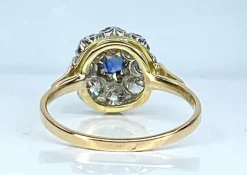 Bague marguerite en or blanc en saphir et diamants