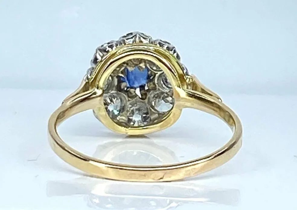 Bague marguerite en or blanc en saphir et diamants