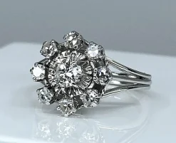 Bague marguerite en or blanc et diamants