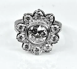 Bague marguerite en or blanc et diamant