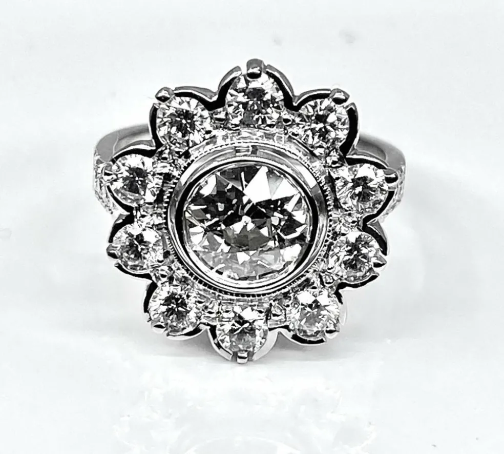 Bague marguerite en or blanc et diamant