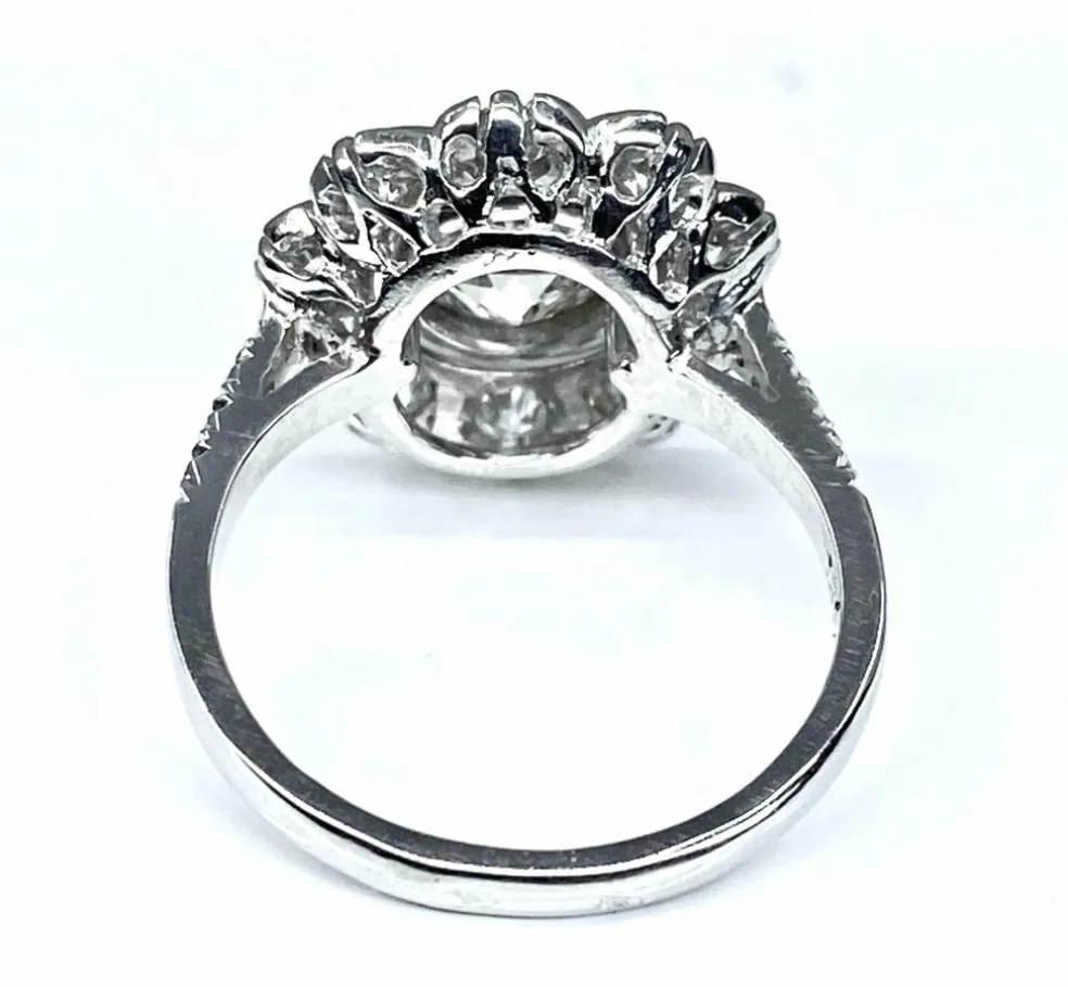 Bague marguerite en or blanc 18 carats : diamant central 1,21 carat