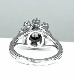 Bague marguerite en or blanc et diamants