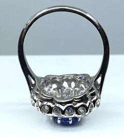 Bague marguerite en or blanc et platine en saphir et diamants