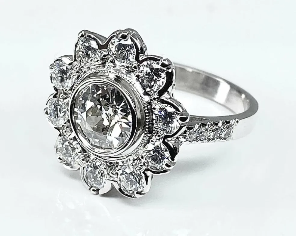 Bague marguerite en or blanc et diamant