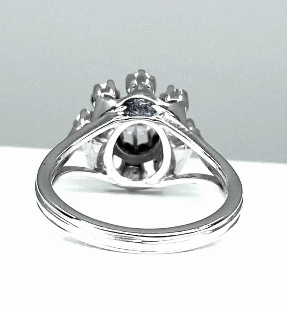 Bague marguerite en or blanc et diamants