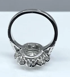 Bague marguerite en or blanc 18 carats : diamant central 1,21 carat