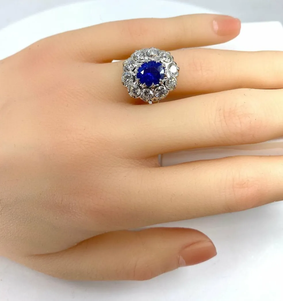 Bague marguerite en or blanc et platine en saphir et diamants