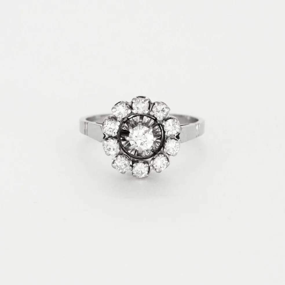 Bague marguerite en or gris et diamants