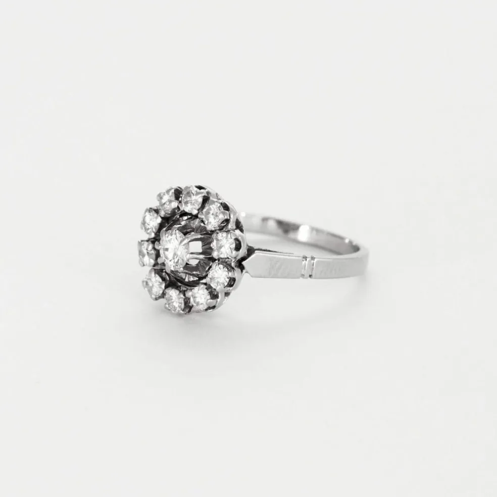 Bague marguerite en or gris et diamants