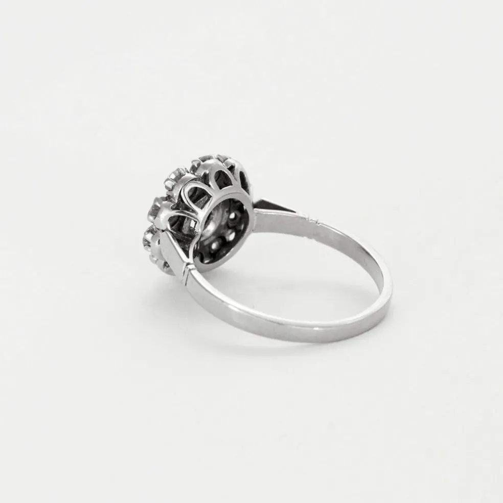 Bague marguerite en or gris et diamants