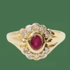 Bague marguerite en or jaune, rubis et diamants