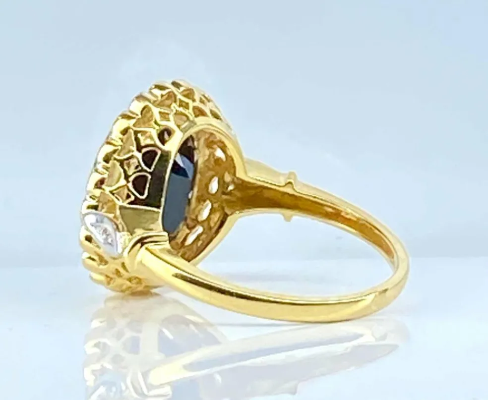 Bague marguerite en or jaune 18 carats, saphir et diamants