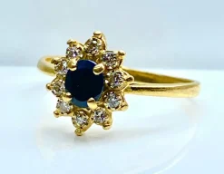 Bague marguerite en or jaune 18 carats, saphir et diamants
