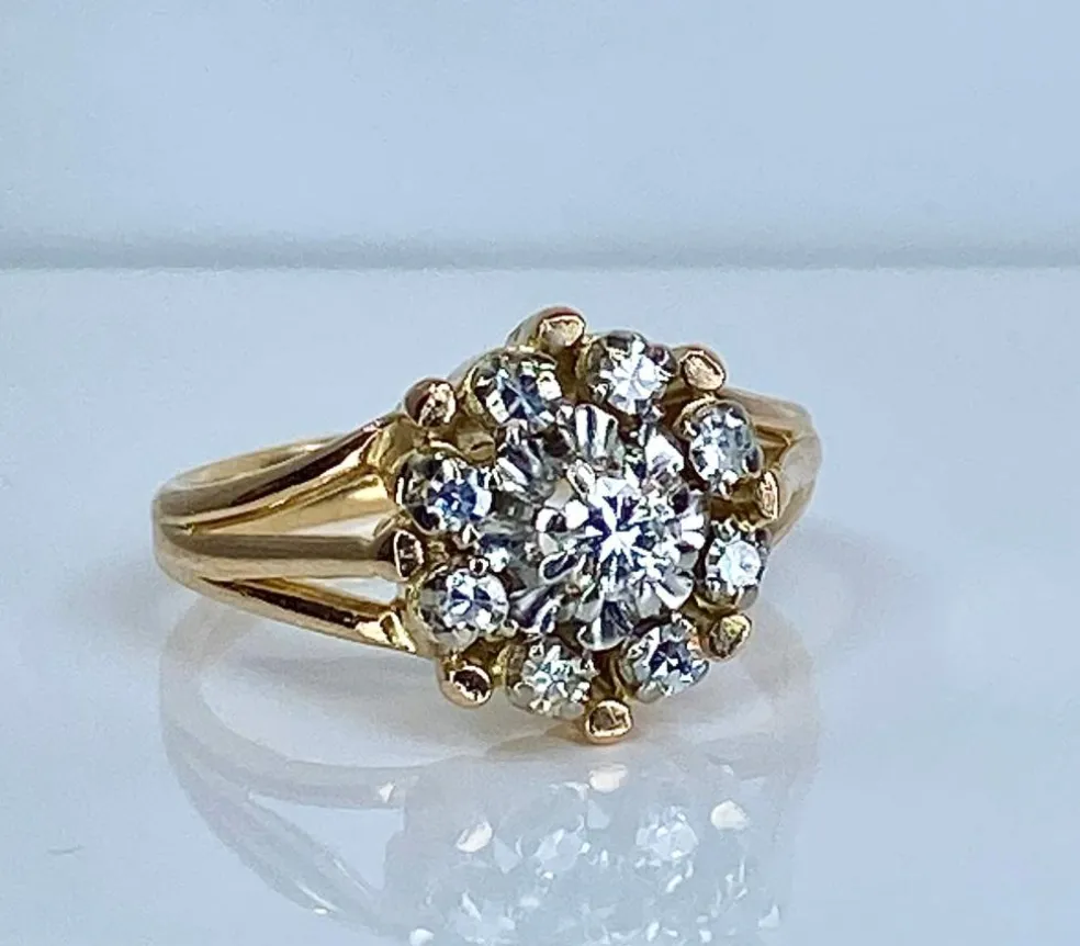 Bague marguerite en or jaune 18 carats et diamants, vers 1960