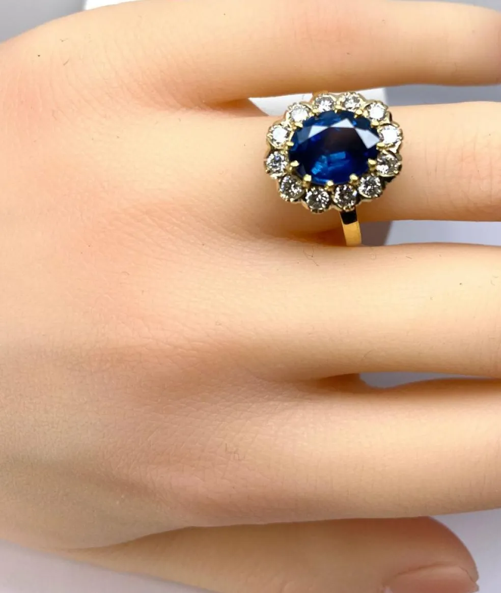 Bague marguerite en or jaune 18 carats, saphir 3,50 carats et diamants