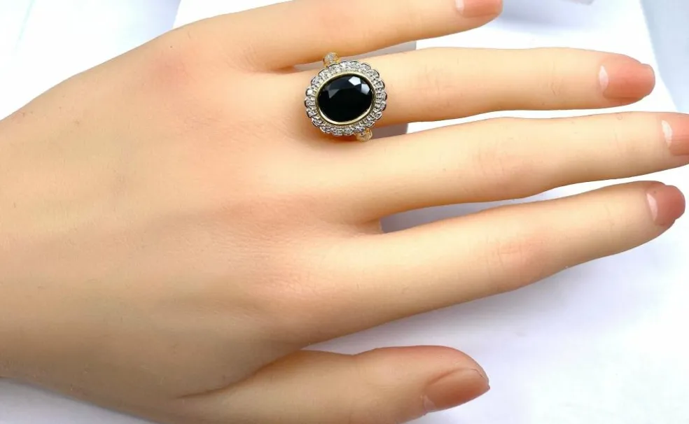 Bague marguerite en or jaune 18 carats, saphir et diamants