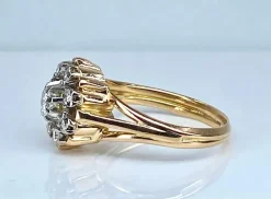 Bague marguerite en or jaune 18 carats et diamants, vers 1960