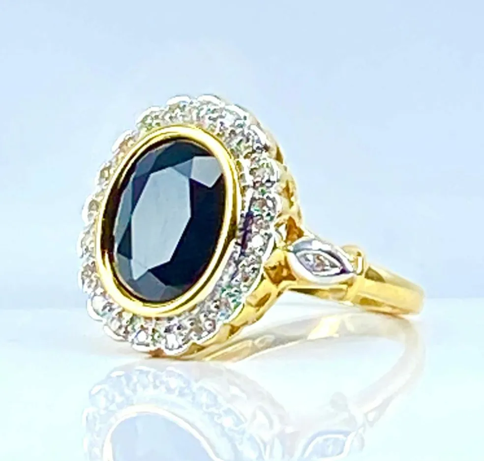Bague marguerite en or jaune 18 carats, saphir et diamants