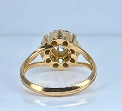 Bague marguerite en or jaune 18 carats et diamants, vers 1960
