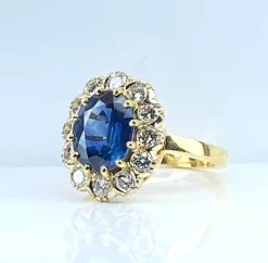 Bague marguerite en or jaune 18 carats, saphir 3,50 carats et diamants