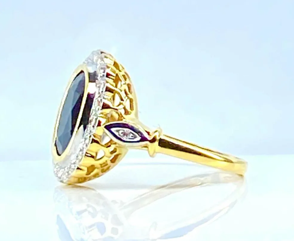 Bague marguerite en or jaune 18 carats, saphir et diamants